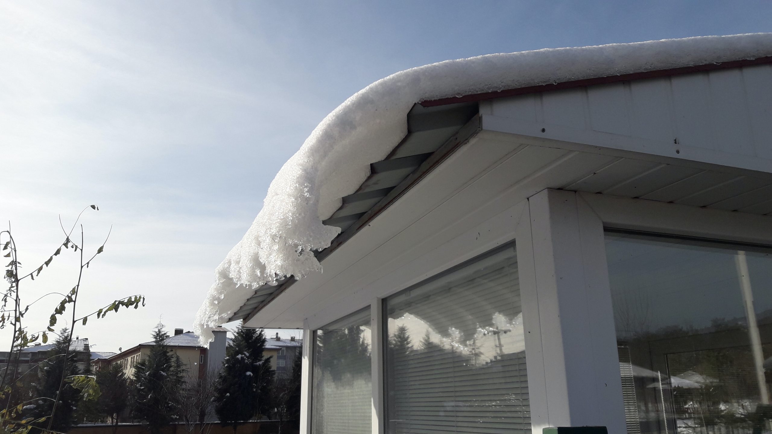 Get Rid of Ice Dams with These 5 Useful Tips