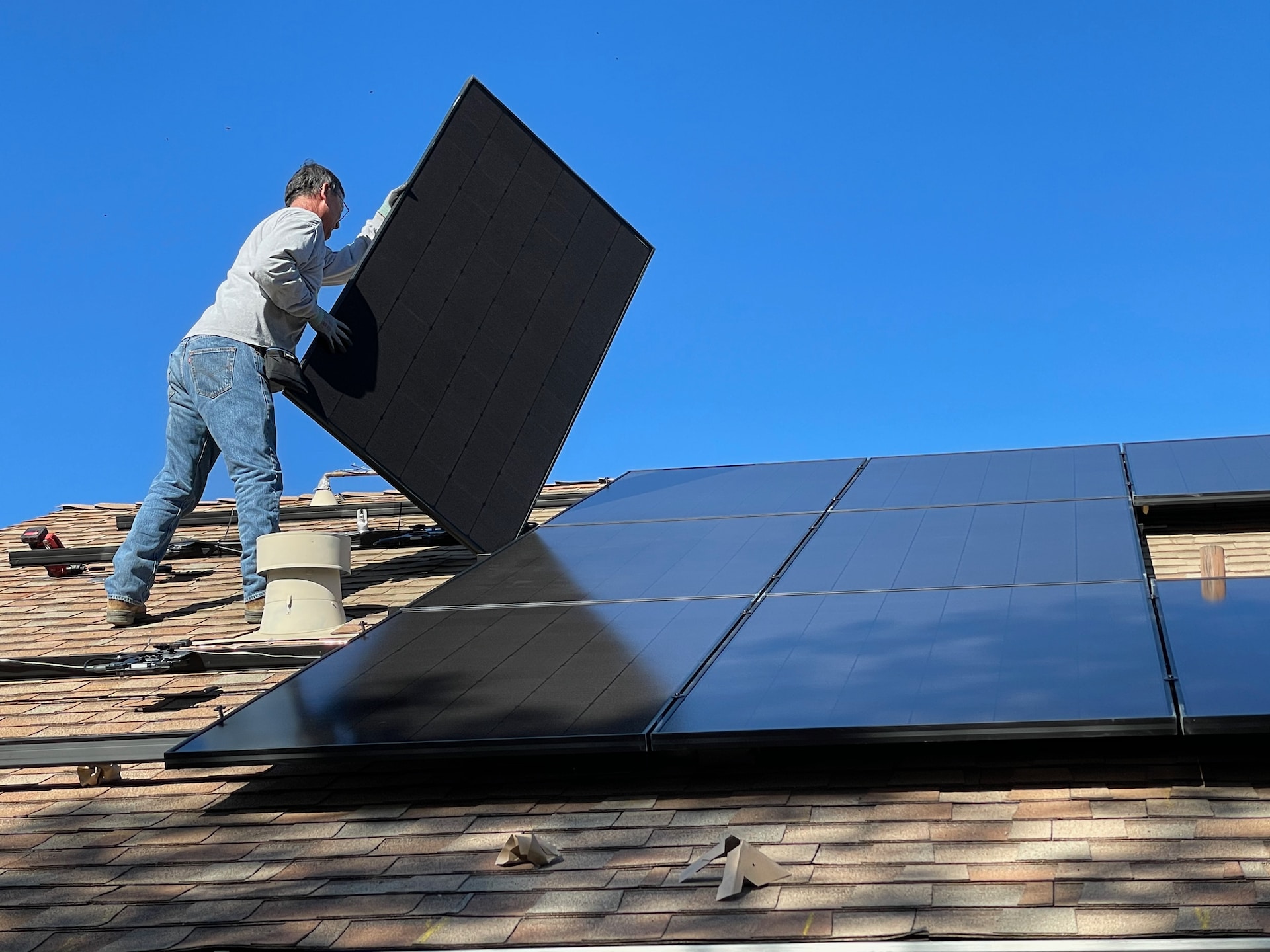 What Solar Energy Storage Solutions Can You Do in Your Home?