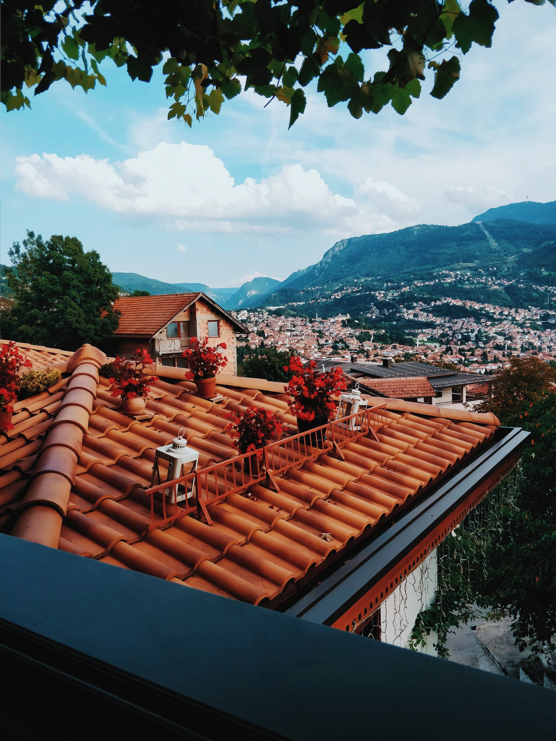 What is Rubber Roofing: Its Benefits and Why Hiring a Roofing Contractor for Installation is Best
